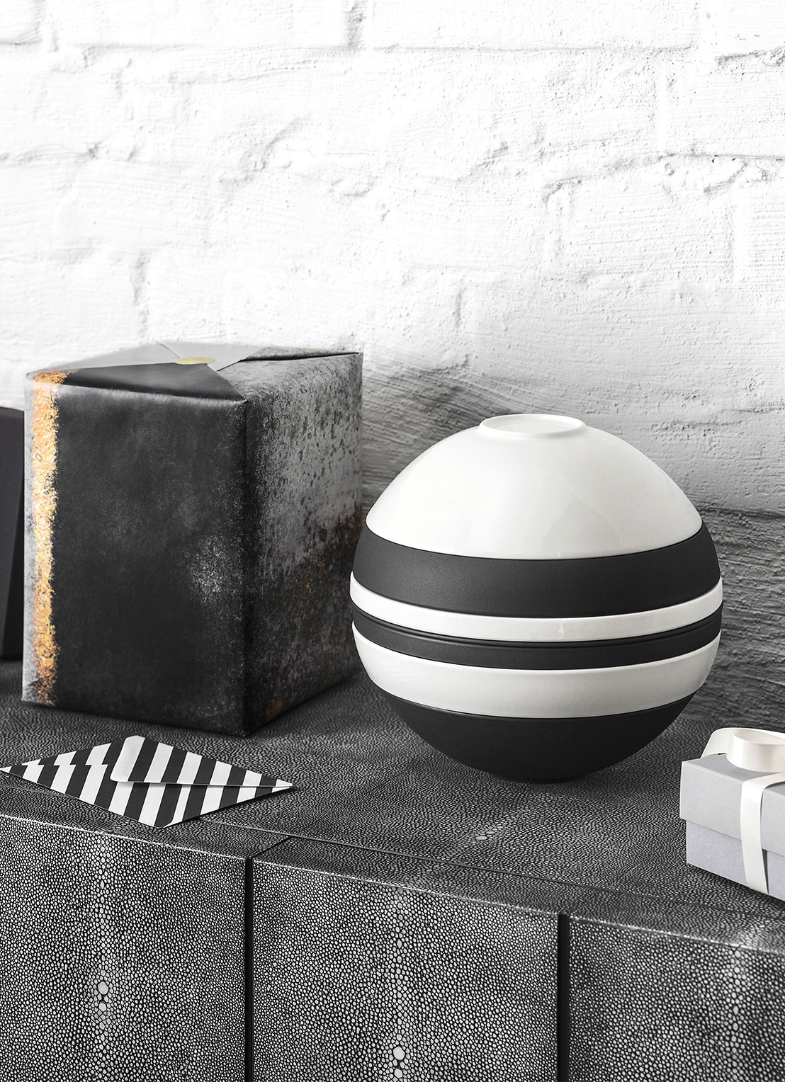 Villeroy & Boch Iconic La Boule Black & White serviesset 7-delig - voorkant 3 zwart