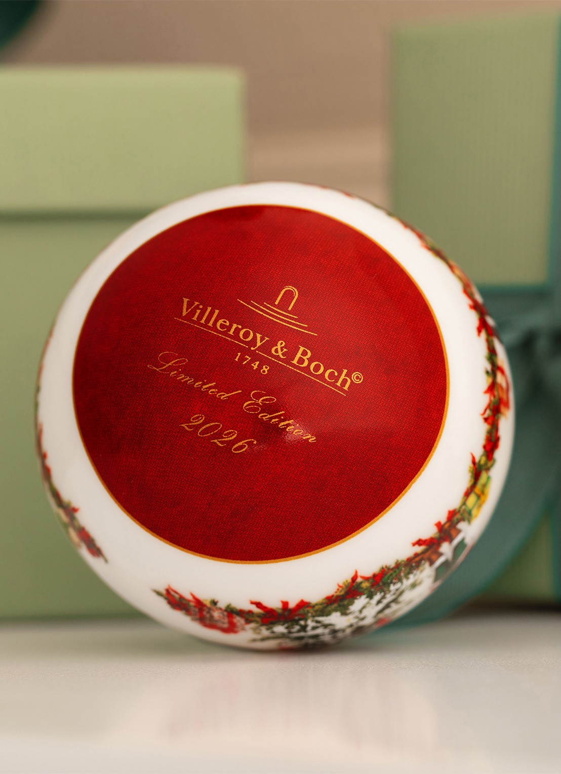 Villeroy & Boch Jaar-bal 2026 kerstbal 7,8 cm - achterkant 2 rood