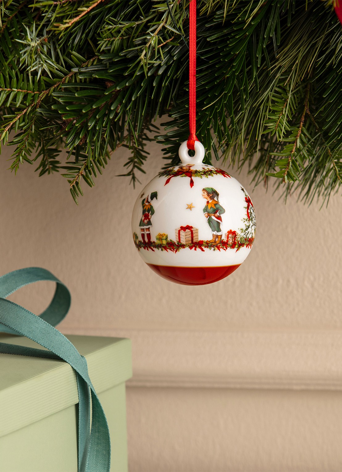 Villeroy & Boch Jaar-bal 2026 kerstbal 7,8 cm - voorkant 4 rood