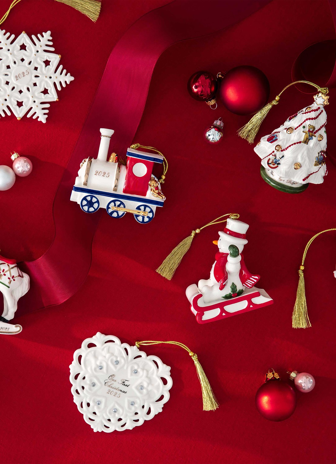 Villeroy & Boch Kerstboom 2025 kersthanger 7,3 cm - detail 3 gebroken wit