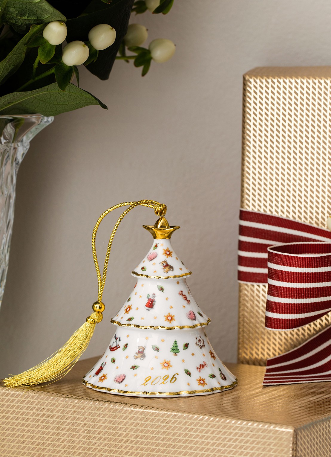 Villeroy & Boch Kerstboom 2026 kersthanger 8,4 cm - voorkant 4 wit