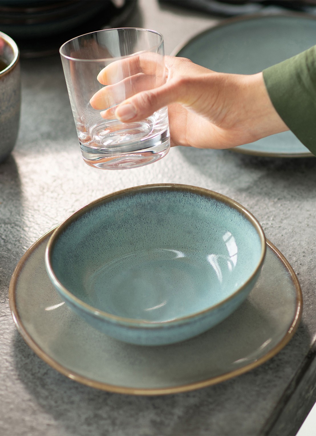 Villeroy & Boch Lave Glacé kom 17 cm - achterkant 3 turquoise