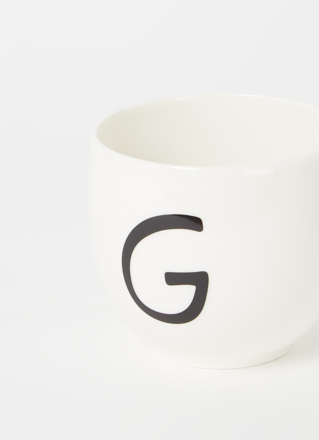 Villeroy & Boch Letters G mok 38 cl - detail gebroken wit