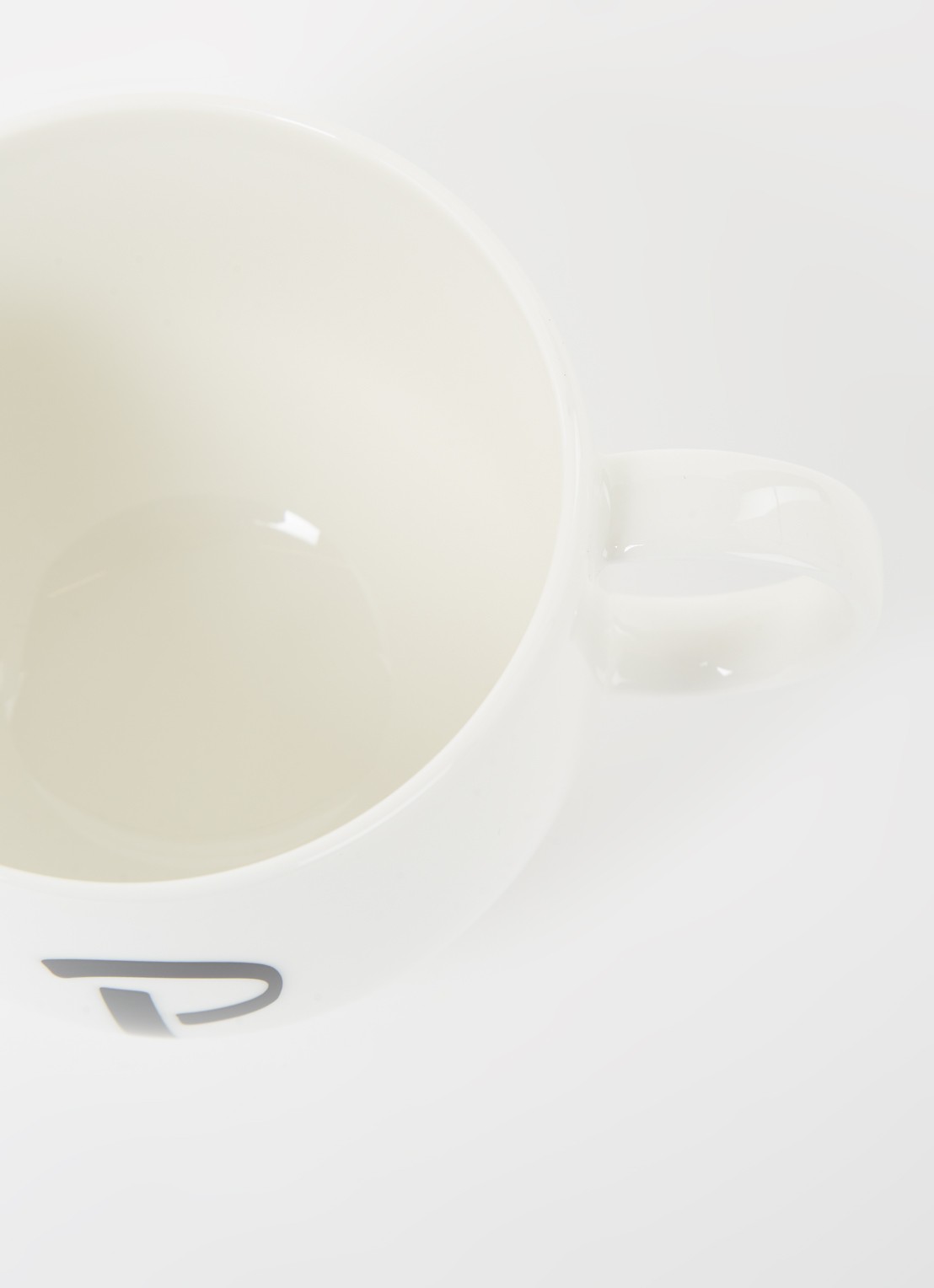 Villeroy & Boch Like Letters P mok 38 cl - detail 3 gebroken wit