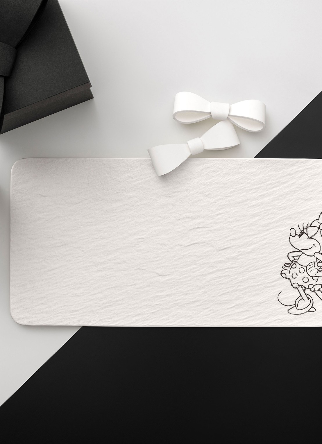 Villeroy & Boch Manufacture Rock blanc - Mickey Mouse serveerschaal 35 x 18 cm - voorkant 4 wit