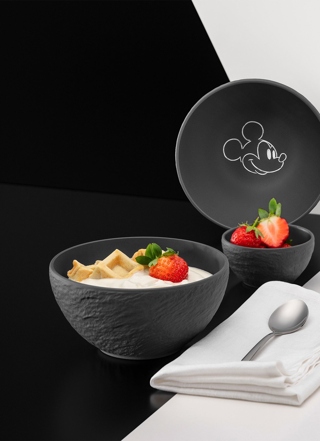 Villeroy & Boch Manufacture Rock - Mickey Mouse dipschaal 8 cm - detail 2 zwart