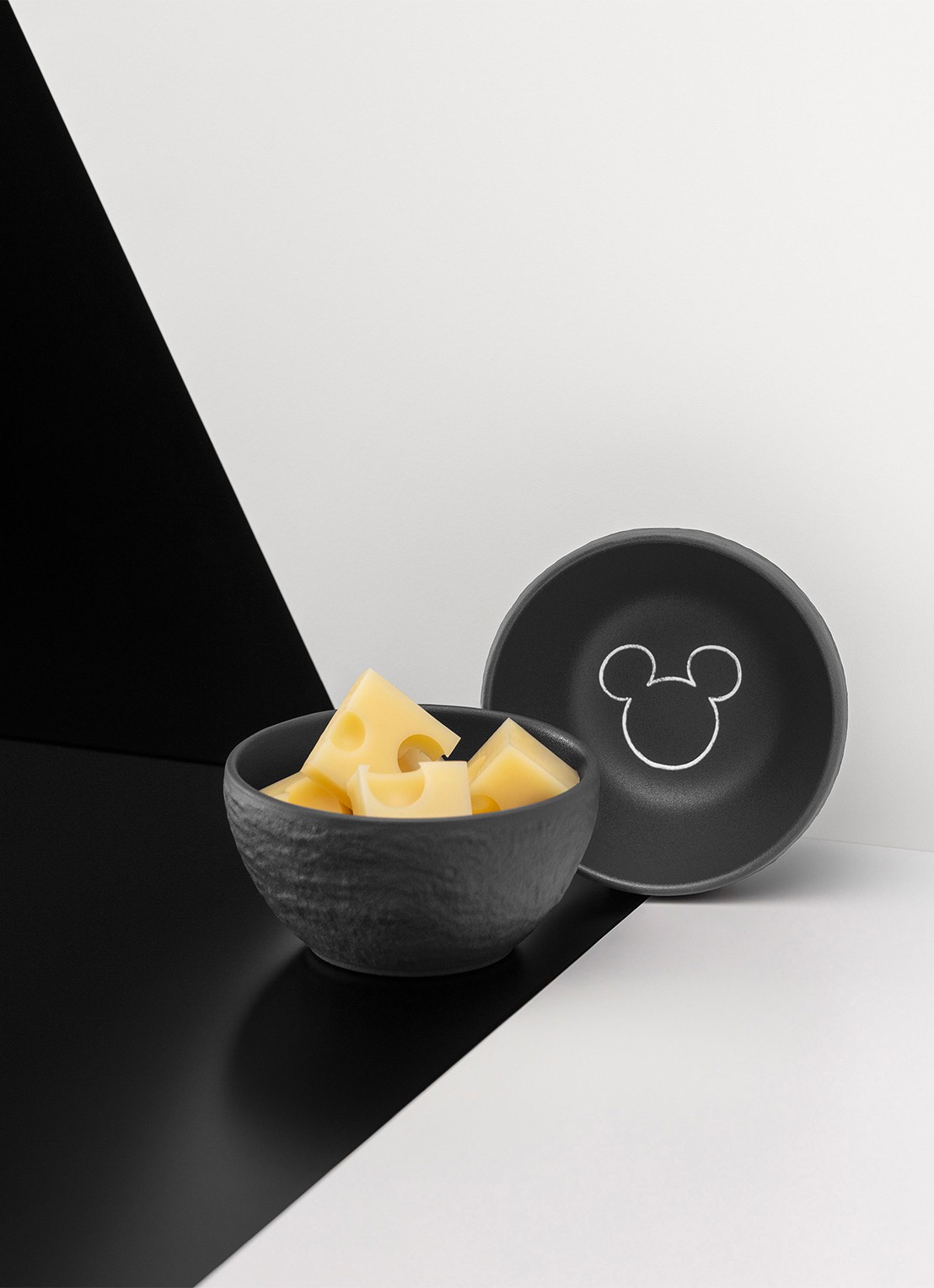 Villeroy & Boch Manufacture Rock - Mickey Mouse dipschaal 8 cm - detail 3 zwart