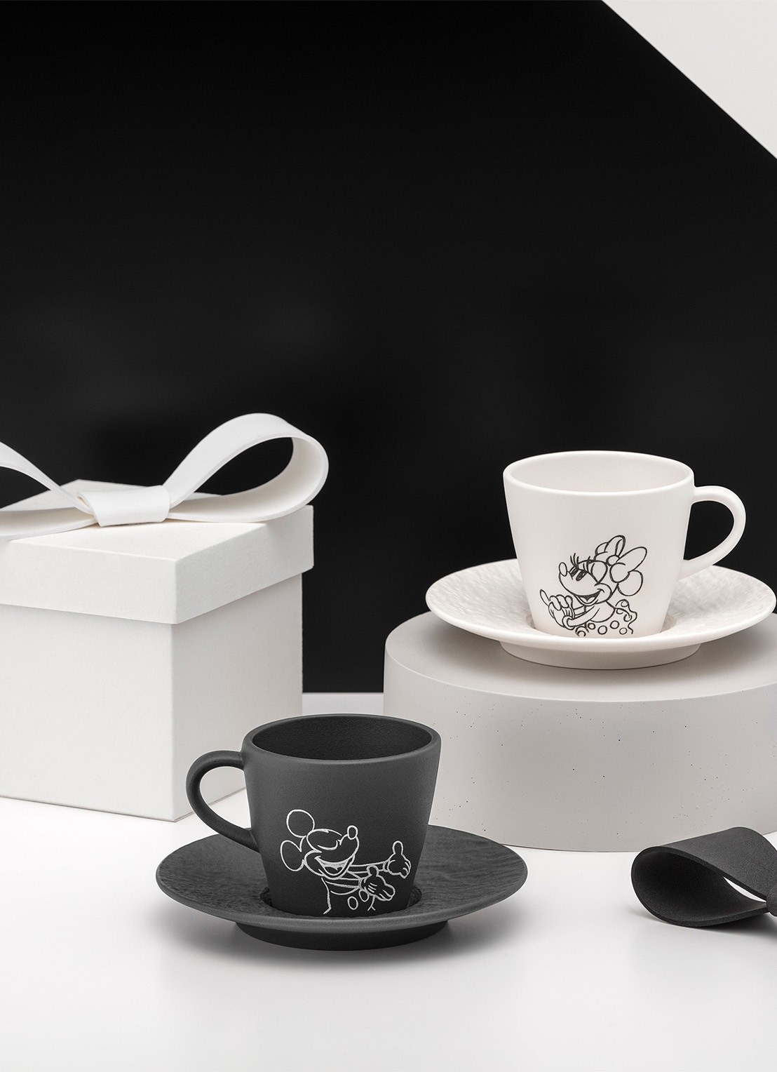 Villeroy & Boch Manufacture Rock - Mickey Mouse espressokopje met schotel 4-delig - voorkant 2 zwart
