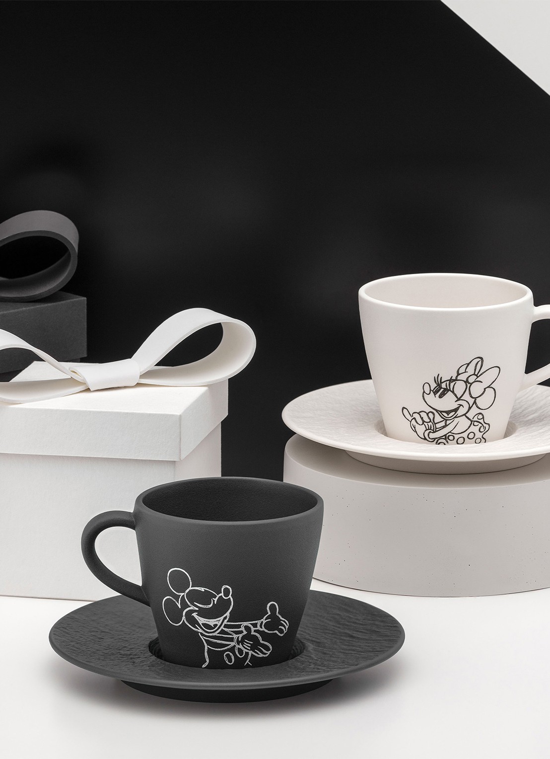 Villeroy & Boch Manufacture Rock - Mickey Mouse koffiekopje met schotel 4-delig - voorkant 3 zwart