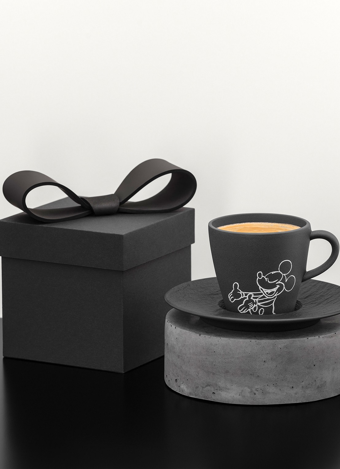 Villeroy & Boch Manufacture Rock - Mickey Mouse koffiekopje - achterkant 5 zwart