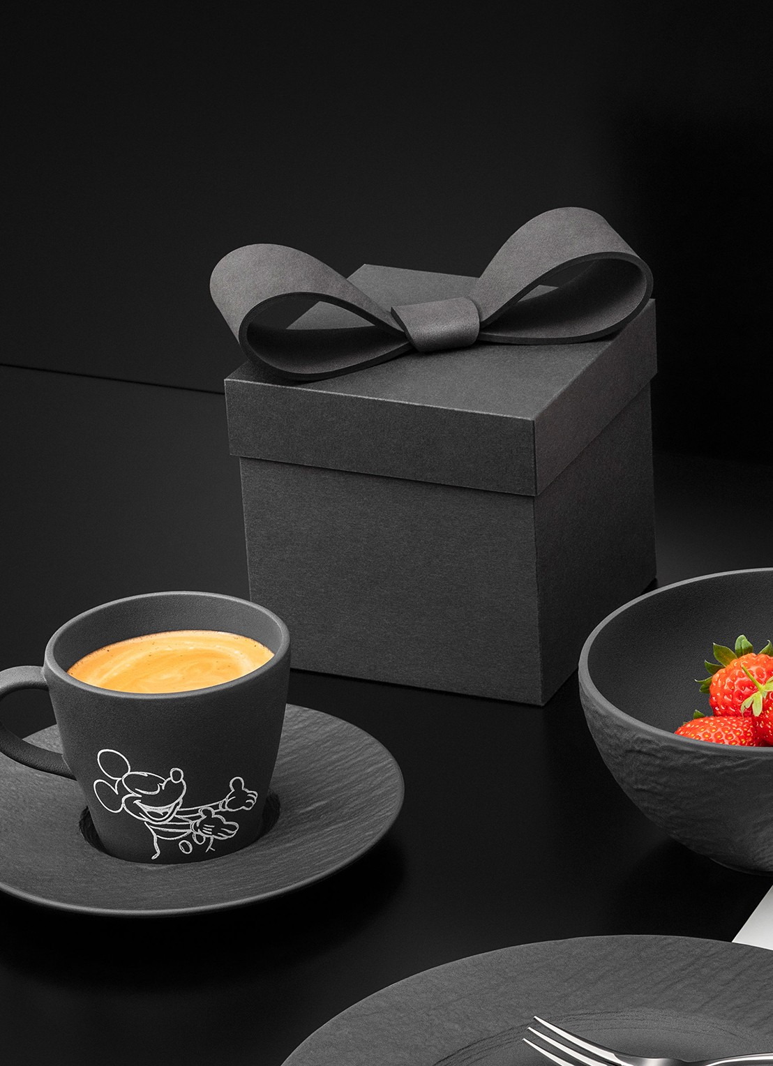Villeroy & Boch Manufacture Rock - Mickey Mouse koffiekopje - detail 3 zwart