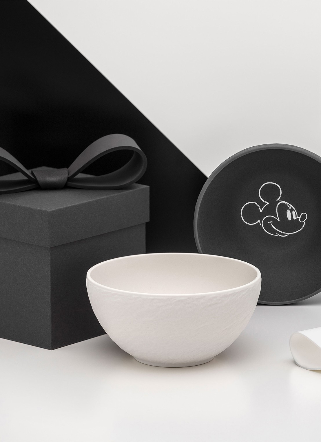 Villeroy & Boch Manufacture Rock - Mickey Mouse kom 14 cm set van 2 - detail 4 zwart