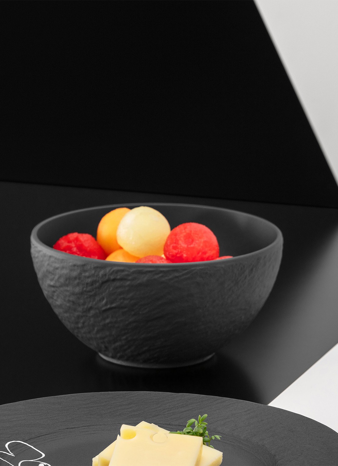 Villeroy & Boch Manufacture Rock - Mickey Mouse kom 14 cm - detail 2 zwart