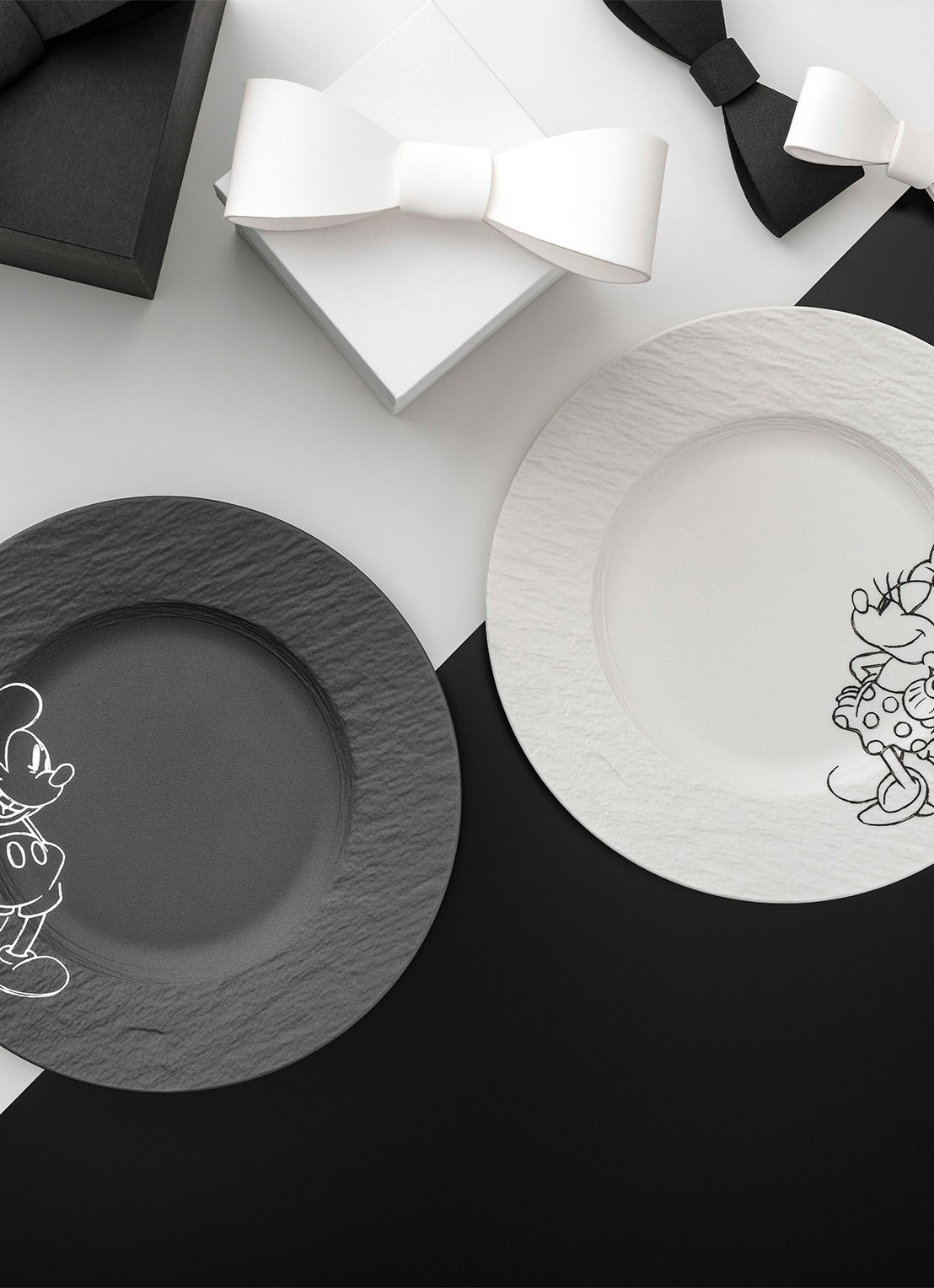 Villeroy & Boch Manufacture Rock - Mickey Mouse ontbijt-/gebaksbordje 22 cm set van 2 - voorkant 3 zwart