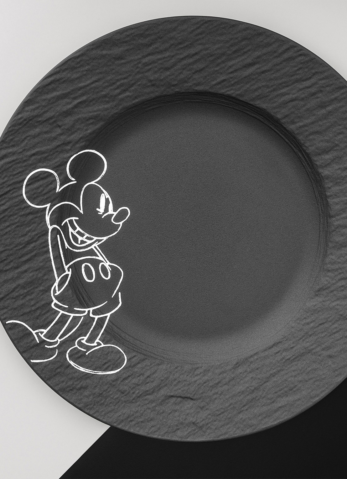 Villeroy & Boch Manufacture Rock - Mickey Mouse ontbijt-/gebaksbordje 22 cm - voorkant 3 zwart