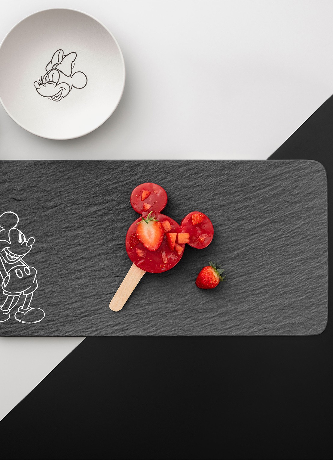 Villeroy & Boch Manufacture Rock - Mickey Mouse serveerschaal 35 x 18 cm - achterkant zwart