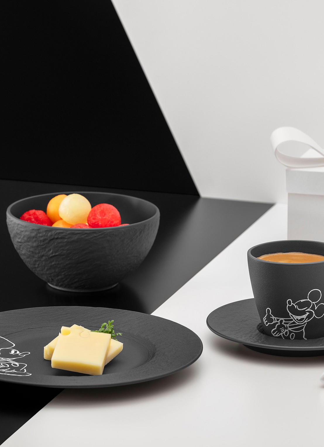 Villeroy & Boch Manufacture Rock - Mickey Mouse serviesset 4-delig - achterkant 4 zwart
