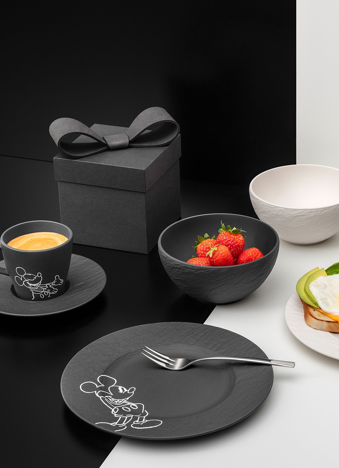 Villeroy & Boch Manufacture Rock - Mickey Mouse serviesset 4-delig - detail 3 zwart