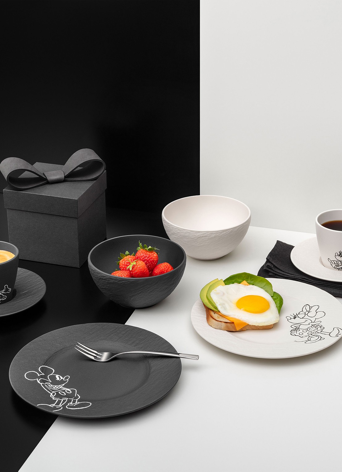 Villeroy & Boch Manufacture Rock - Mickey Mouse serviesset 8-delig - achterkant 4 zwart