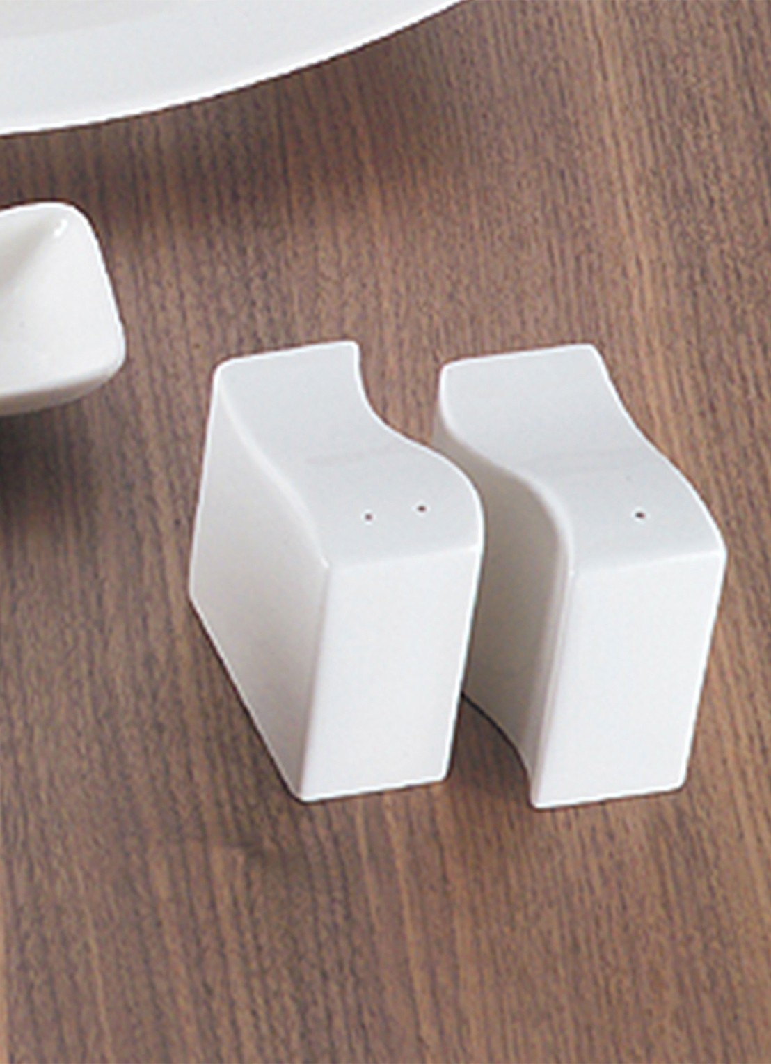 Villeroy & Boch NewWave peperstrooier 7 cm - voorkant 2 gebroken wit