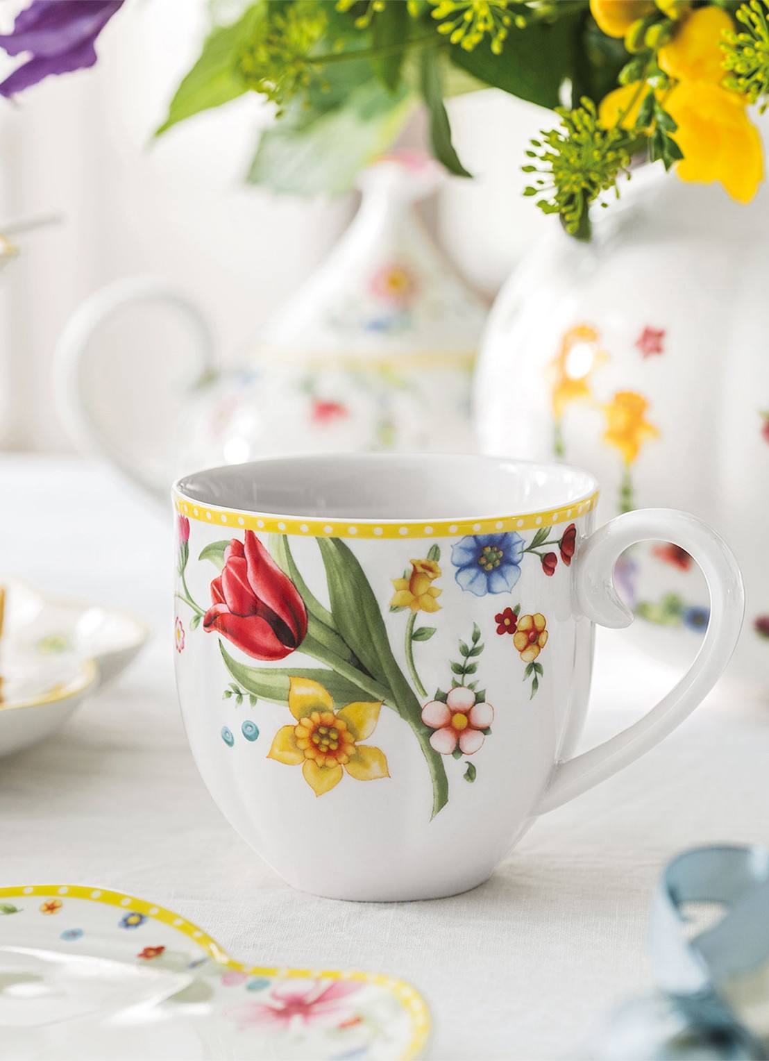 Villeroy & Boch Pasen Spring Awakening mok 40 cl - voorkant 3 geel