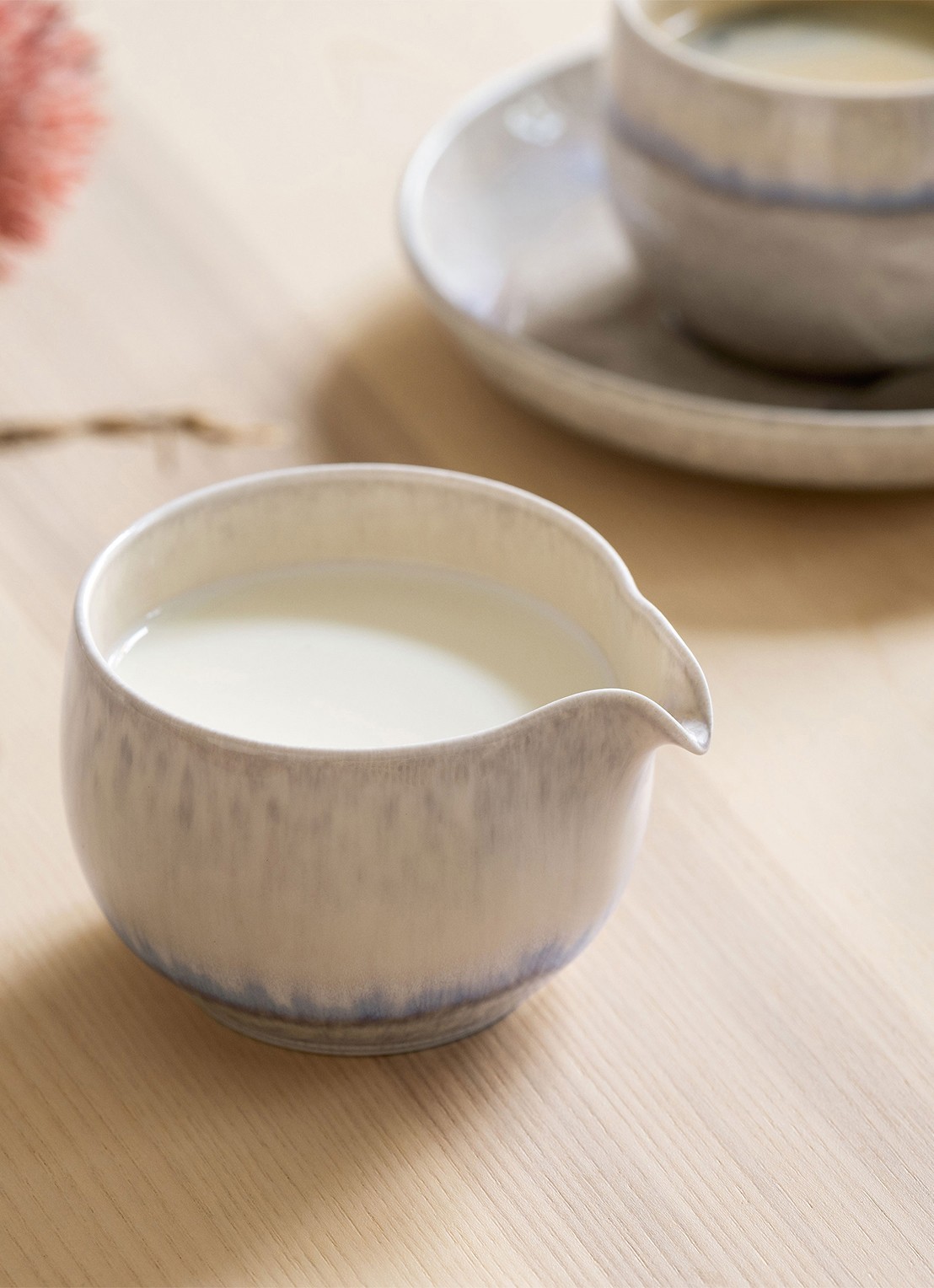 Villeroy & Boch Perlemor melkkannetje/sauskom  - voorkant 2 zand
