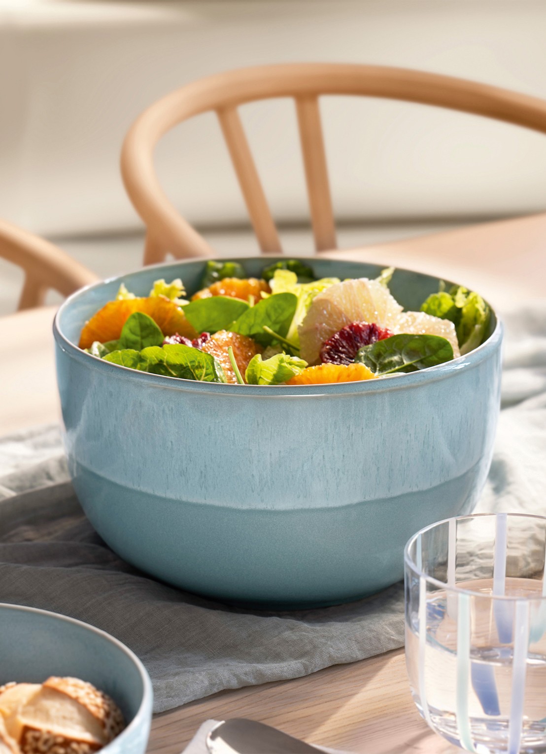 Villeroy & Boch Perlemor saladeschaal 22,5 cm - achterkant aquablauw