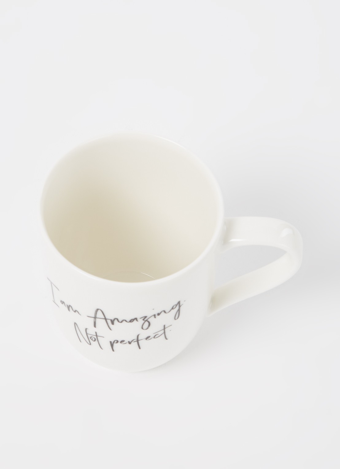 Villeroy & Boch Statement "I'm amazing. Not perfect." kopje 34 cl - detail 2 gebroken wit