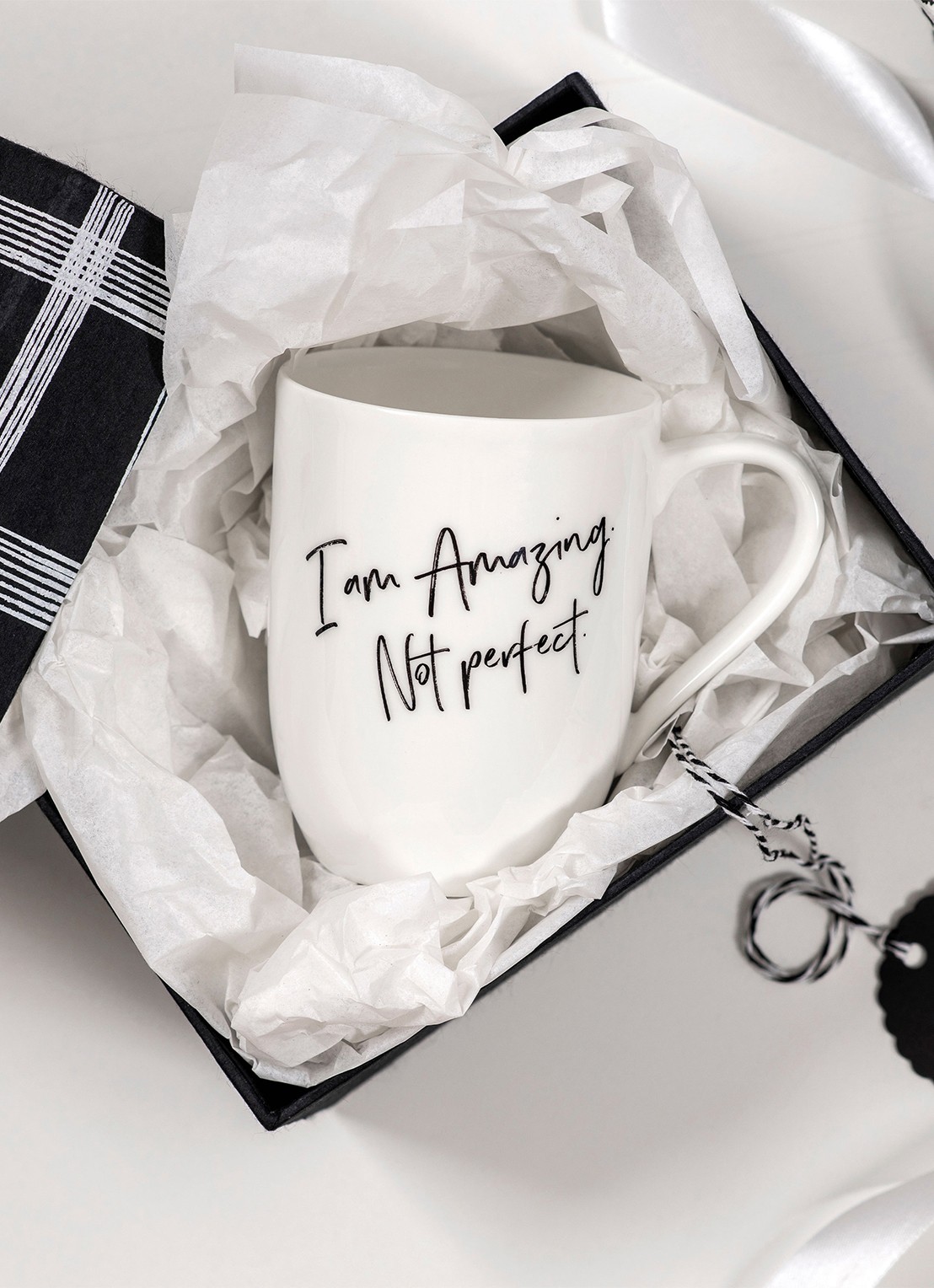 Villeroy & Boch Statement "I'm amazing. Not perfect." kopje 34 cl - voorkant 4 gebroken wit