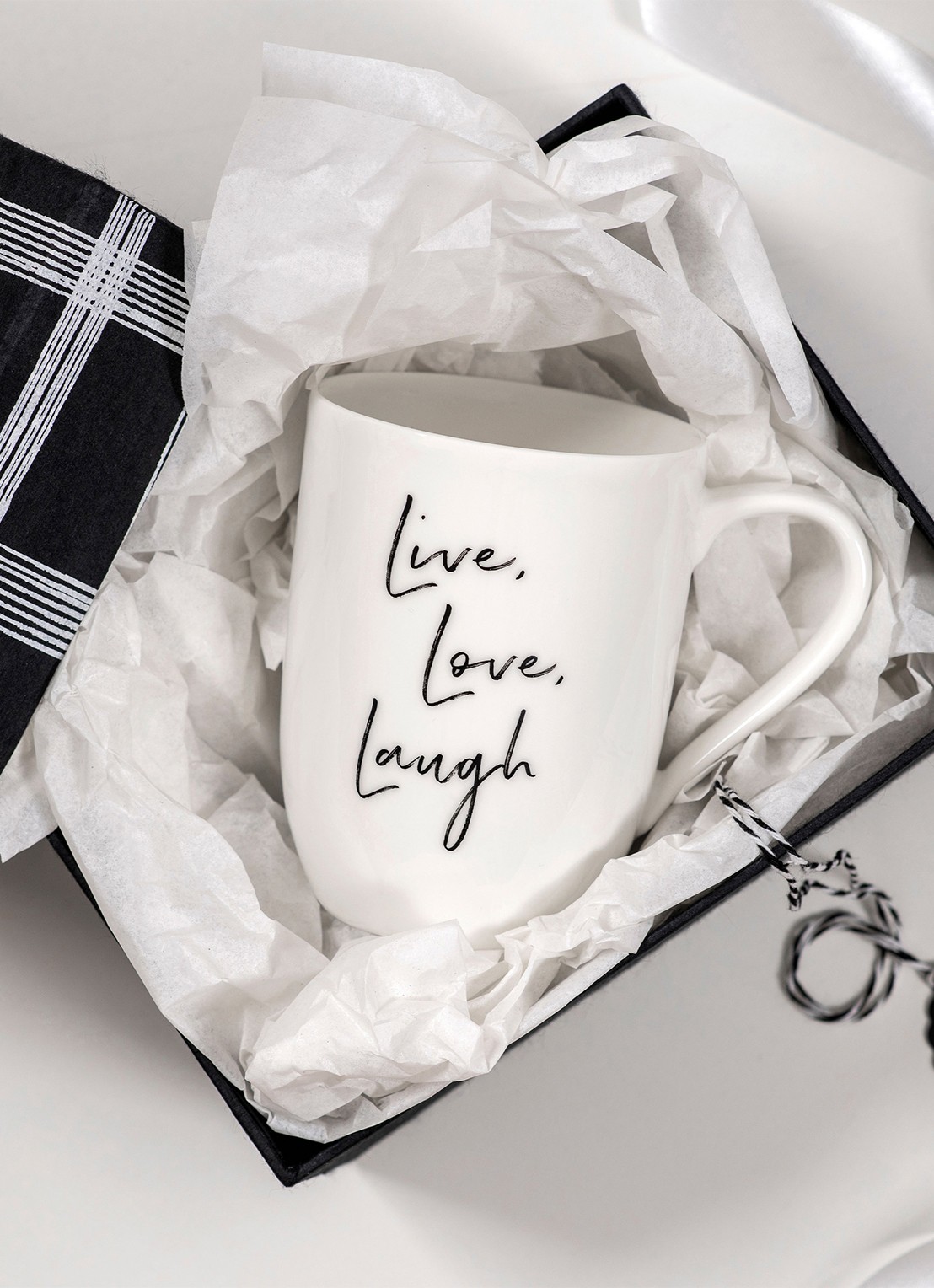 Villeroy & Boch Statement Live, Love, Laugh kopje 34 cl - achterkant gebroken wit