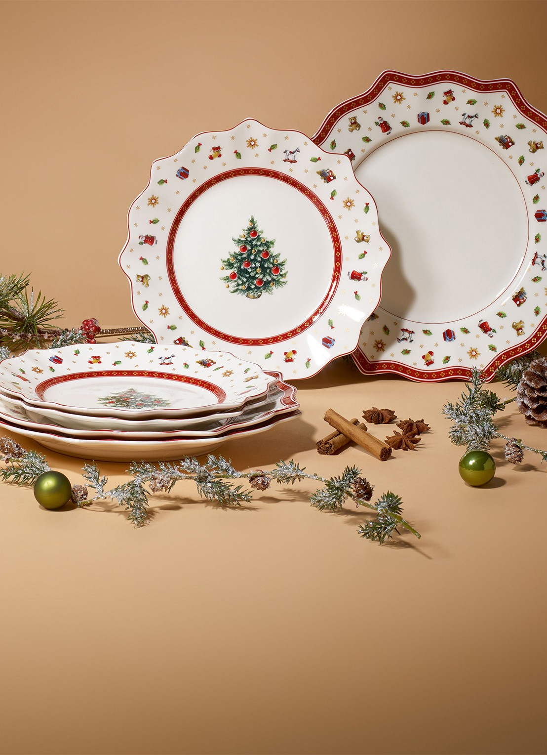 Villeroy & Boch Toy's Delight Kerst Bordenset 8-delig - voorkant 6 gebroken wit