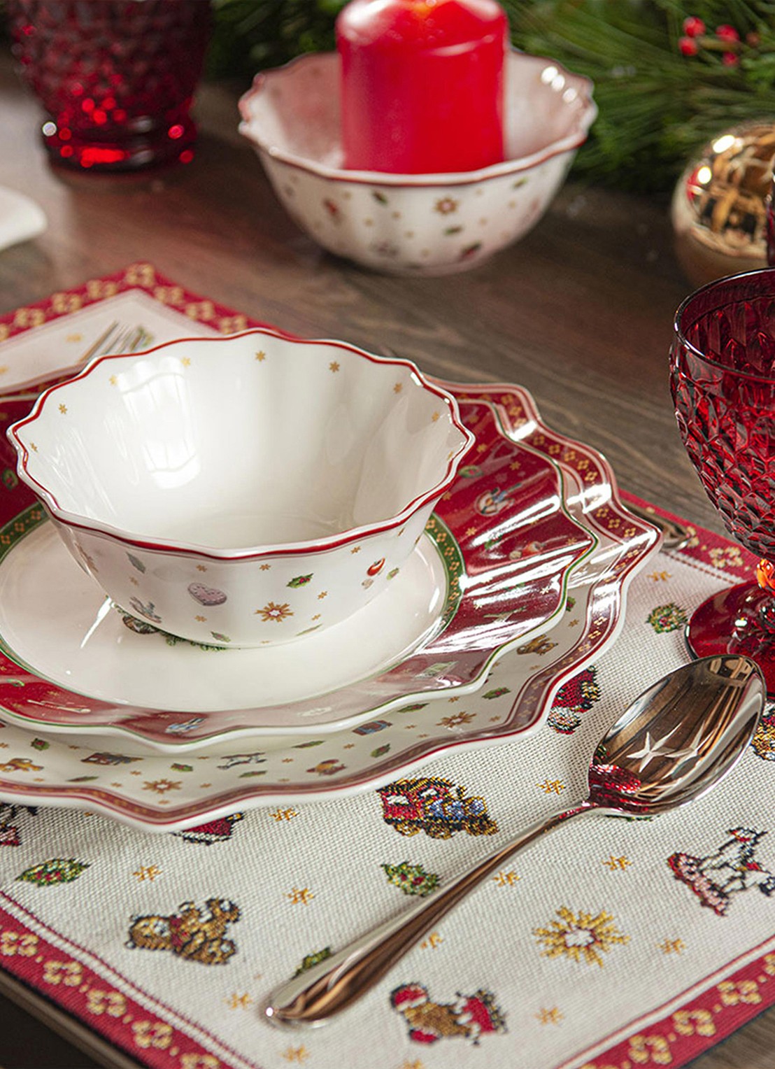 Villeroy & Boch Toy's Delight Kerst dinerbord 25 cm - achterkant steenrood