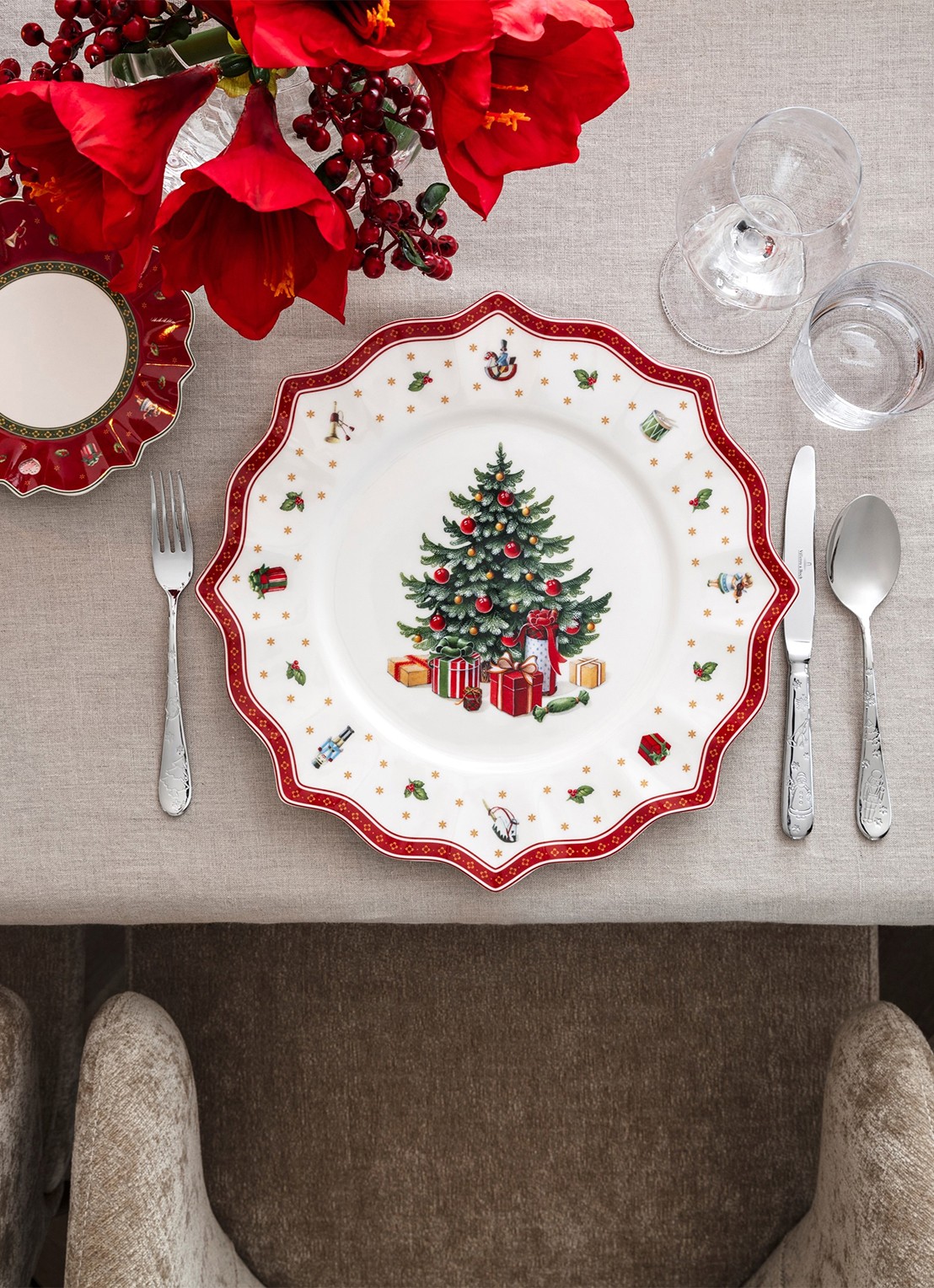 Villeroy & Boch Toy's Delight Kerst gebaksbordje 18 cm - detail 4 steenrood