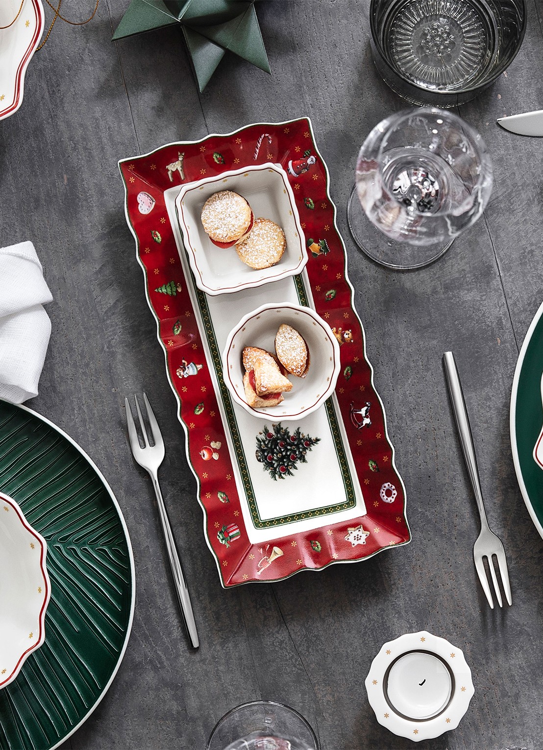 Villeroy & Boch Toy's Delight partyschaal set van 4 - voorkant 2 steenrood