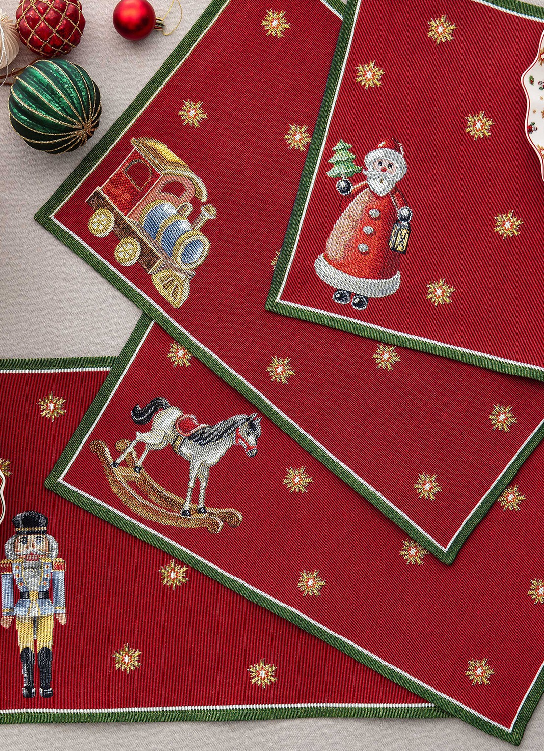 Villeroy & Boch Toy's Delight placemat 32 x 48 cm set van 4 - voorkant 2 kersenrood