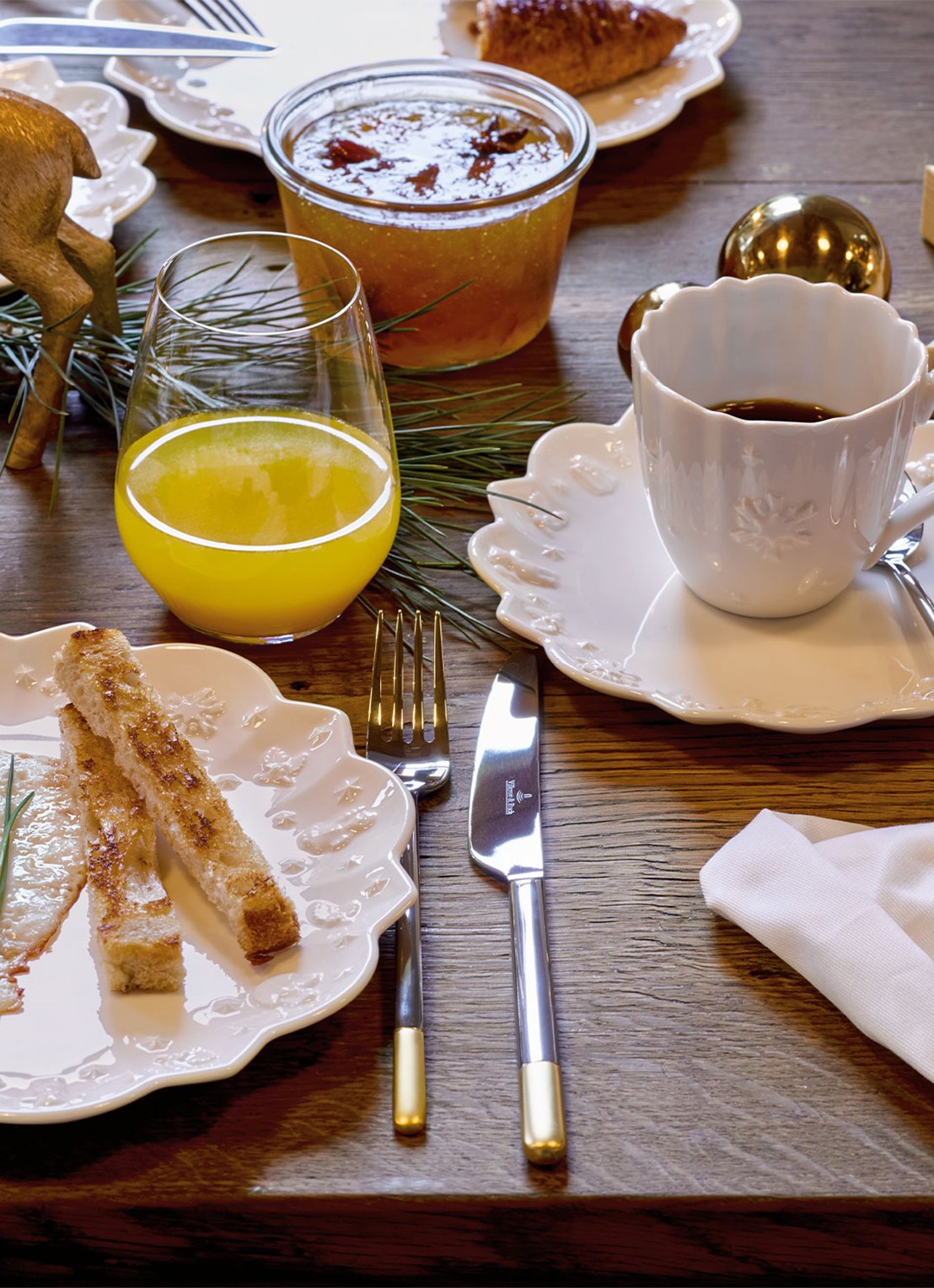 Villeroy & Boch Toy's Delight Royal Classic Kerst gebaksbordje 19 cm - achterkant 3 gebroken wit