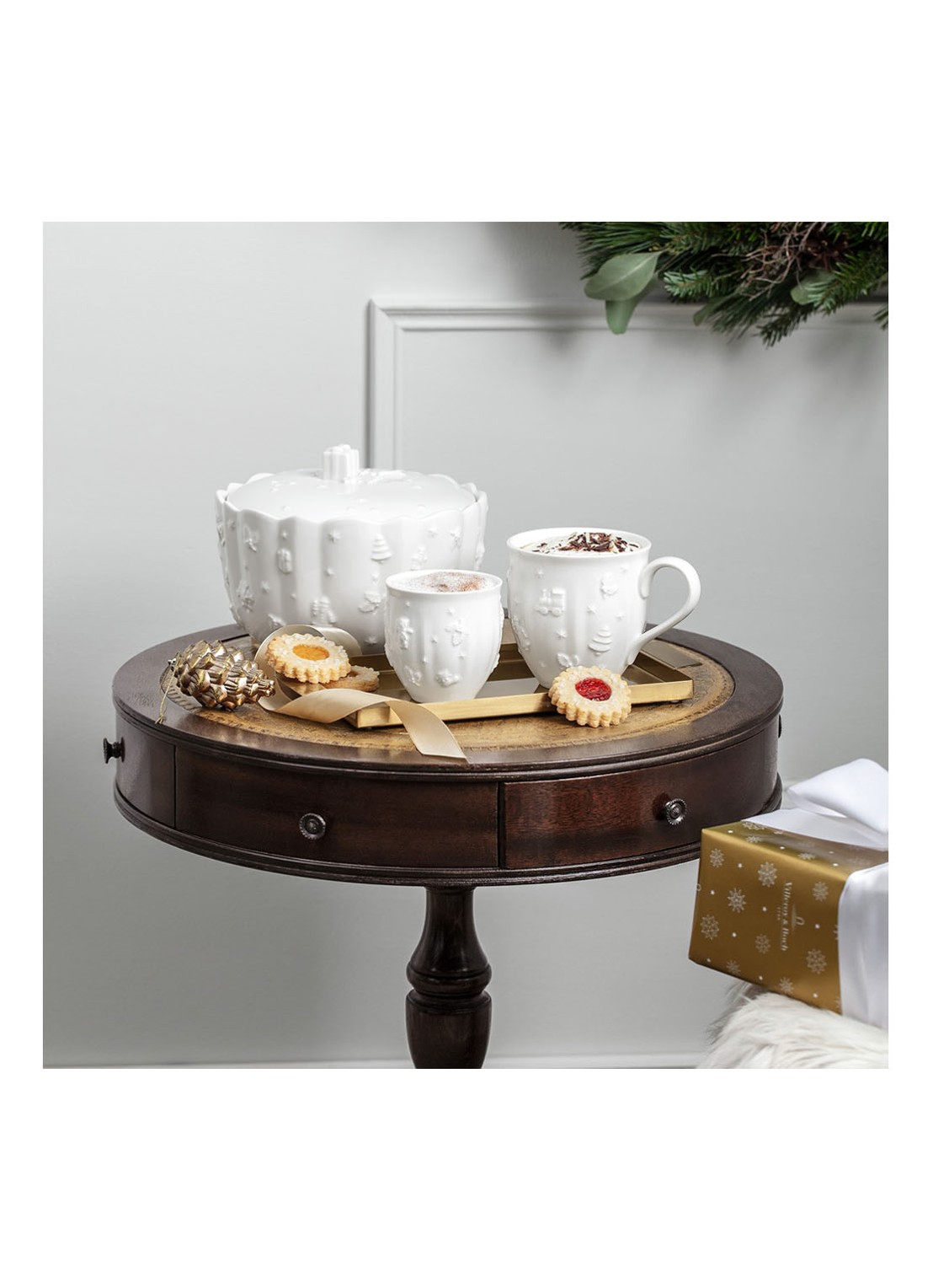 Villeroy & Boch Toy's Delight Royal Classic mok 50 cl - detail 2 gebroken wit