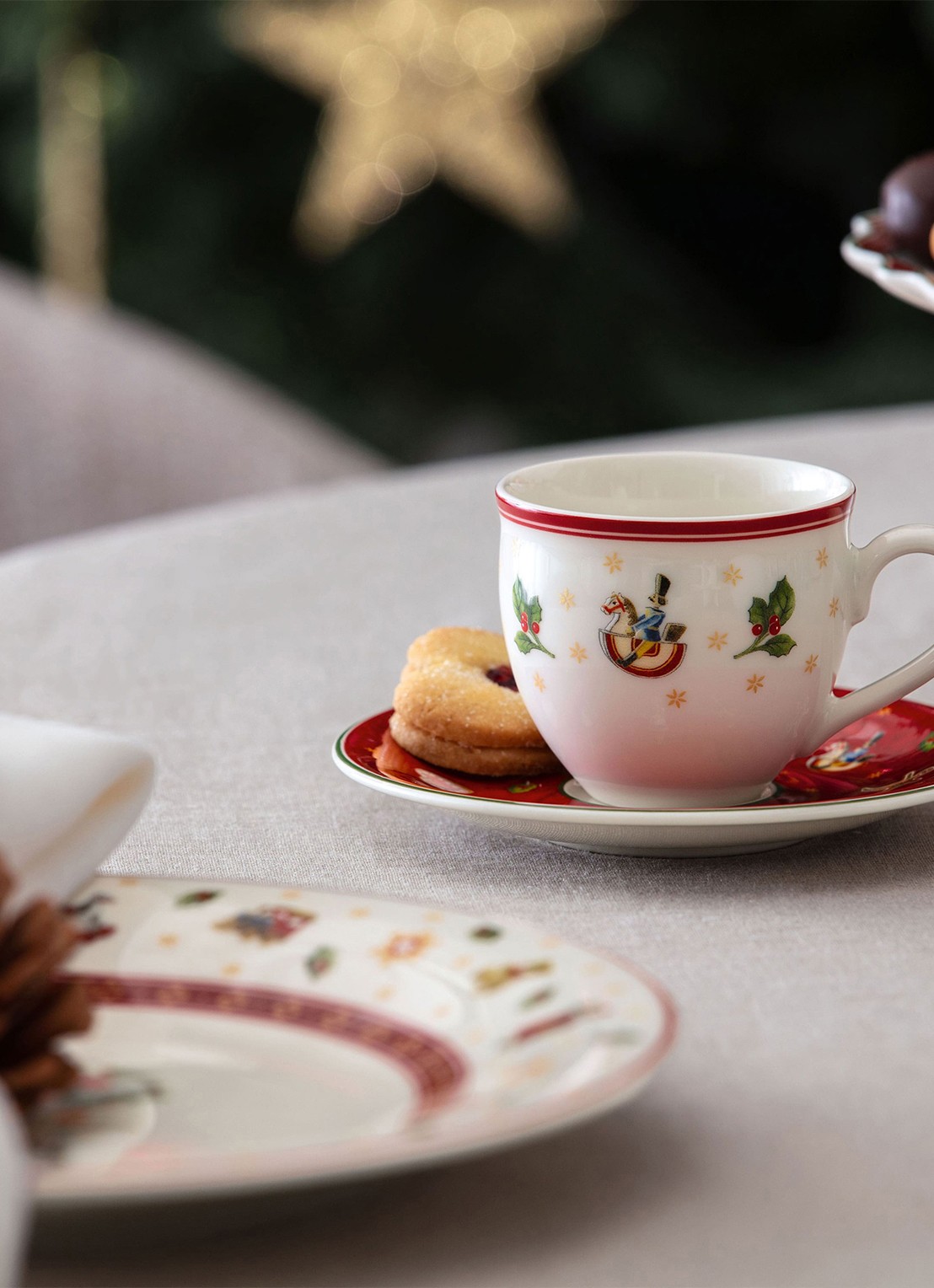 Villeroy & Boch Toy's Delight Special espresso schotel 12 cm - achterkant kersenrood