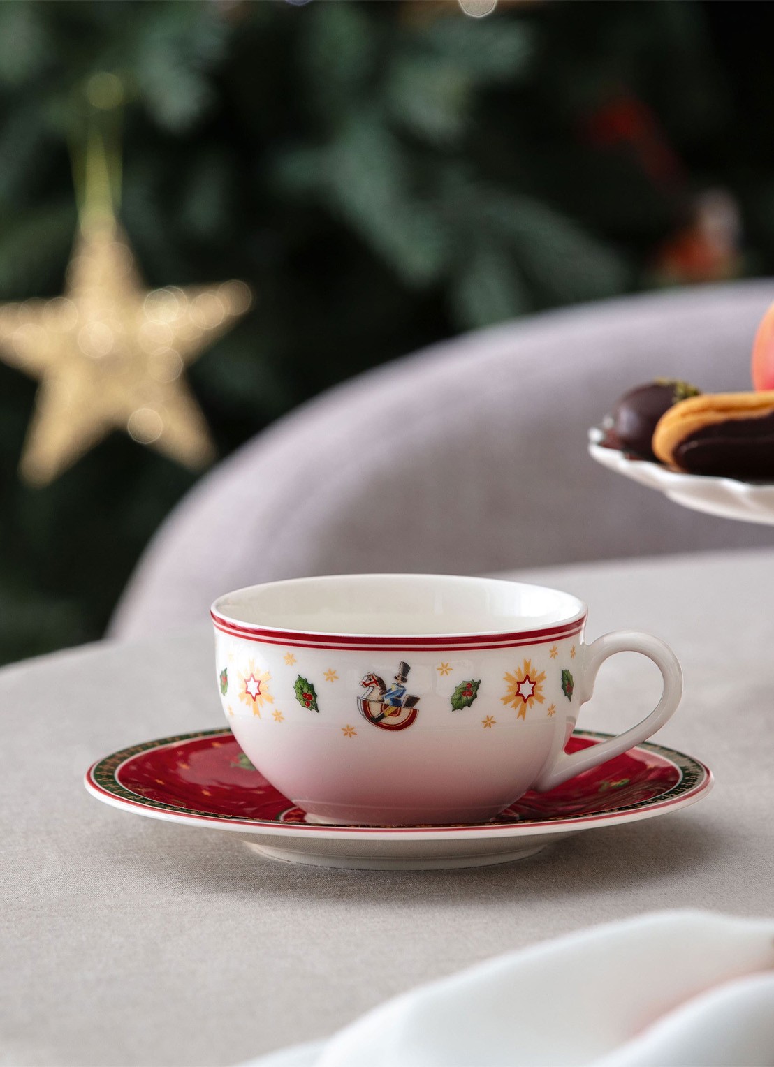 Villeroy & Boch Toy's Delight Special schotel 16,5 cm - voorkant 2 rood
