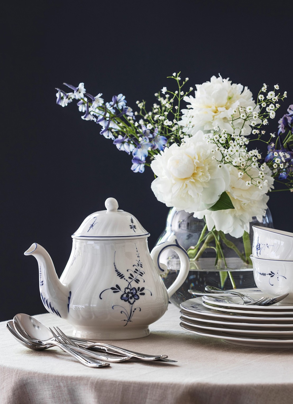Villeroy & Boch Vieux Luxembourg theepot 1,1 liter - voorkant 2 gebroken wit
