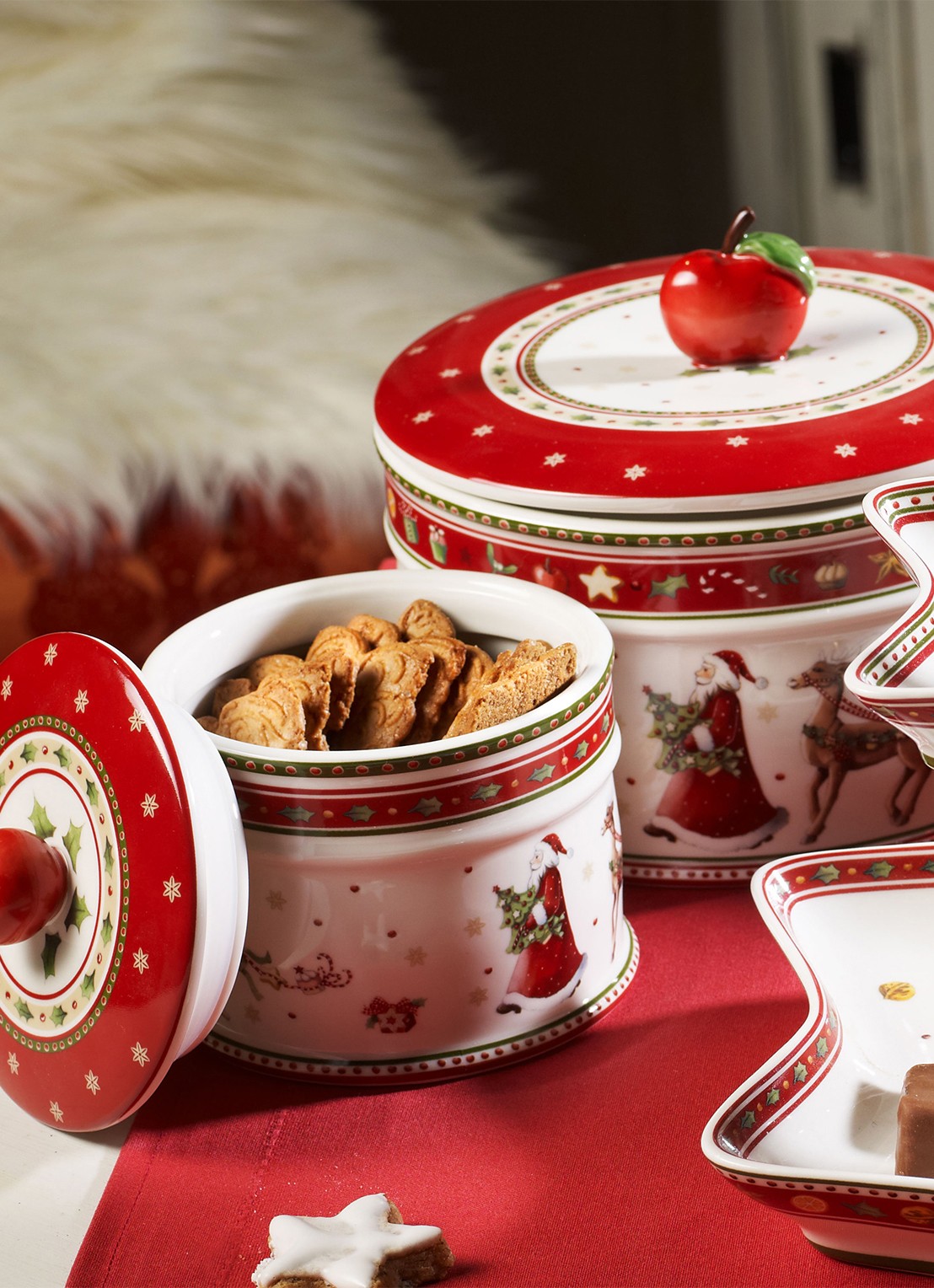 Villeroy & Boch Winter Bakery Delight Kerst snoeppot 11 cm - detail 3 steenrood