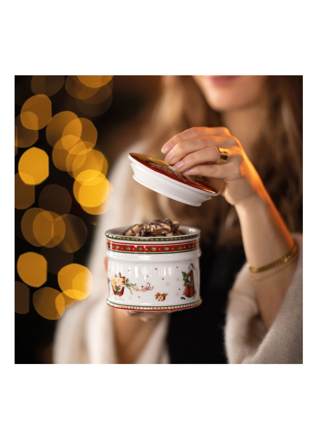Villeroy & Boch Winter Bakery Delight Kerst snoeppot 11 cm - detail 4 steenrood