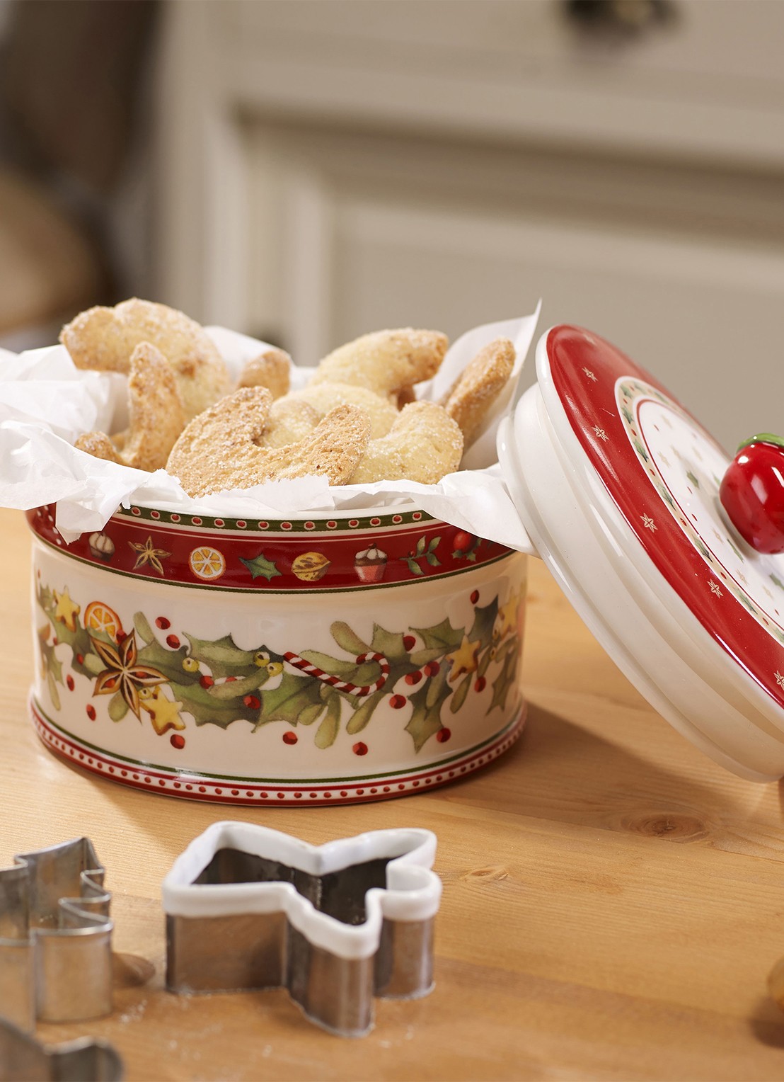 Villeroy & Boch Winter Bakery Delight Kerst snoeppot 13,5 cm - detail 4 steenrood