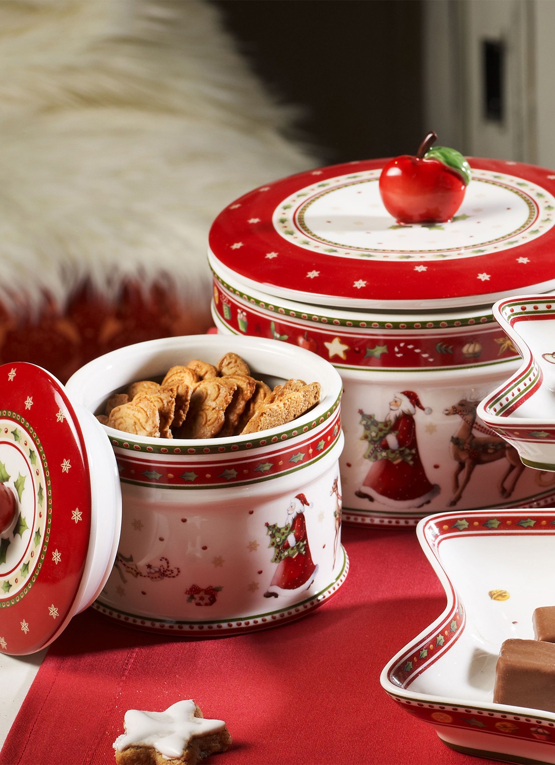 Villeroy & Boch Winter Bakery Delight Kerst snoeppot 17 cm - achterkant 7 steenrood