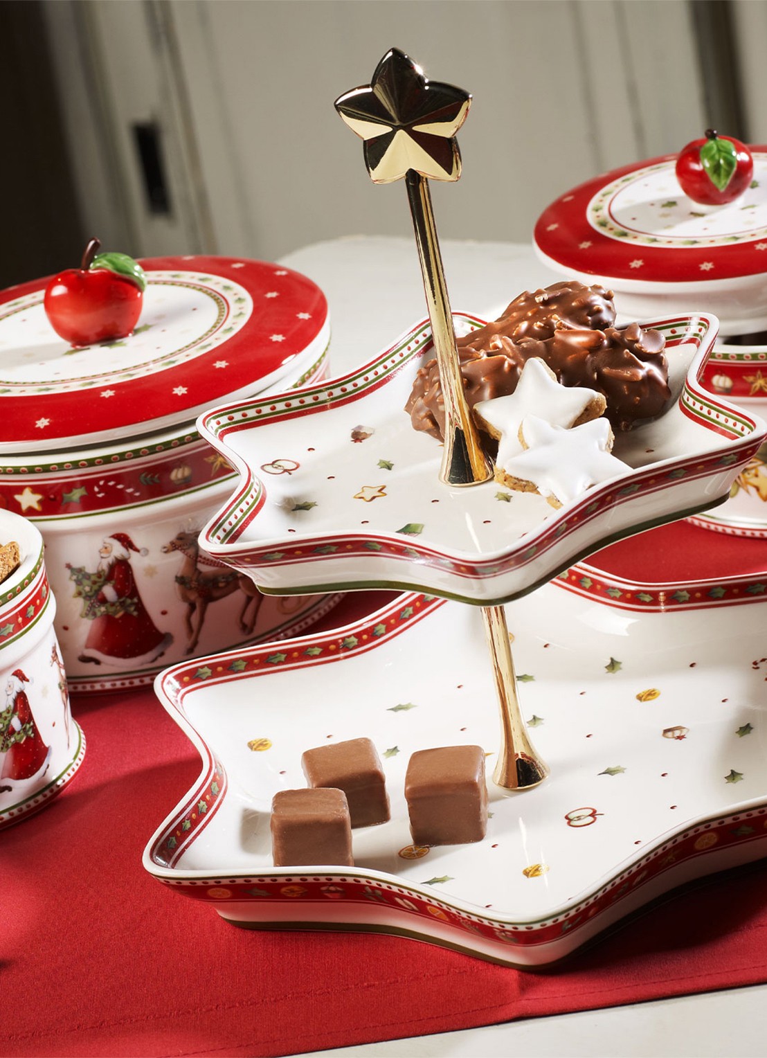 Villeroy & Boch Winter Bakery Delight Kerst snoeppot 17 cm - detail 4 steenrood