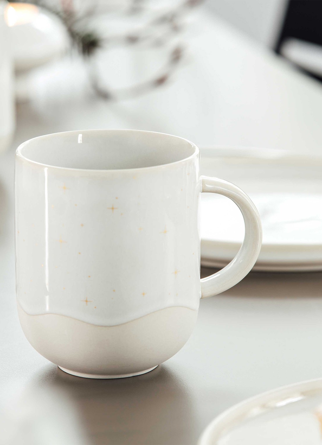 Villeroy & Boch Winter Glow mok 35 cl - voorkant 2 gebroken wit