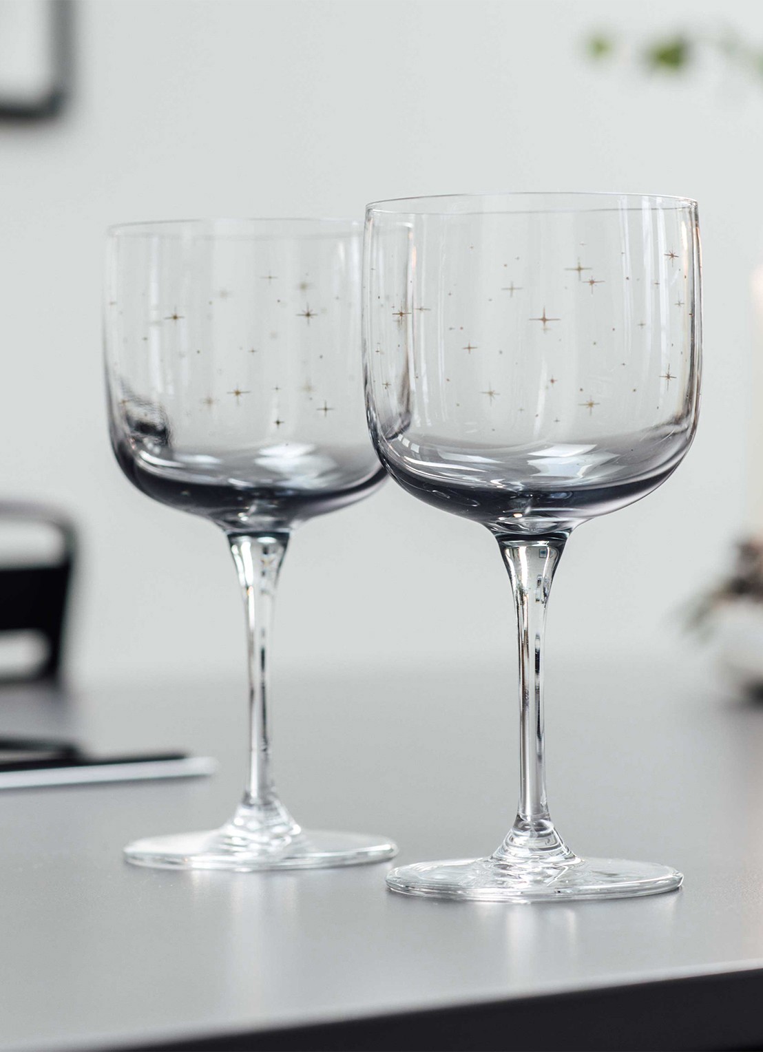 Villeroy & Boch Winter Glow witte wijnglas 27 cl set van 2 - voorkant 5 lichtgrijs