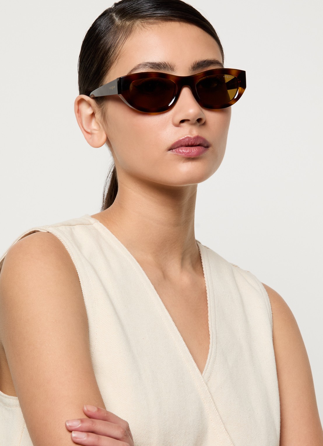 VOGUE Retro zonnebril gepolariseerd VO5616S - voorkant 2 bruin
