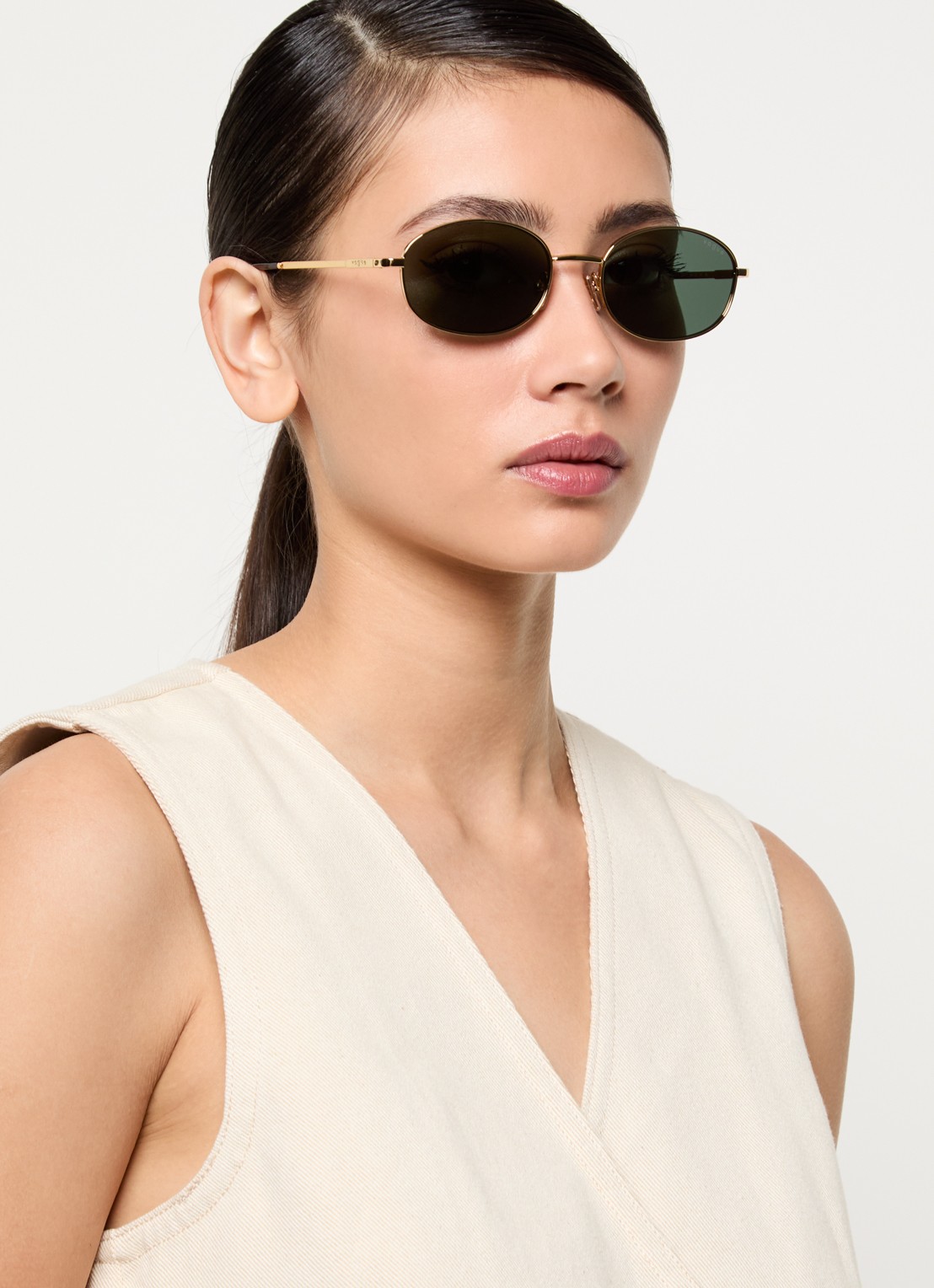 VOGUE Retro zonnebril V04323S - voorkant 2 goud
