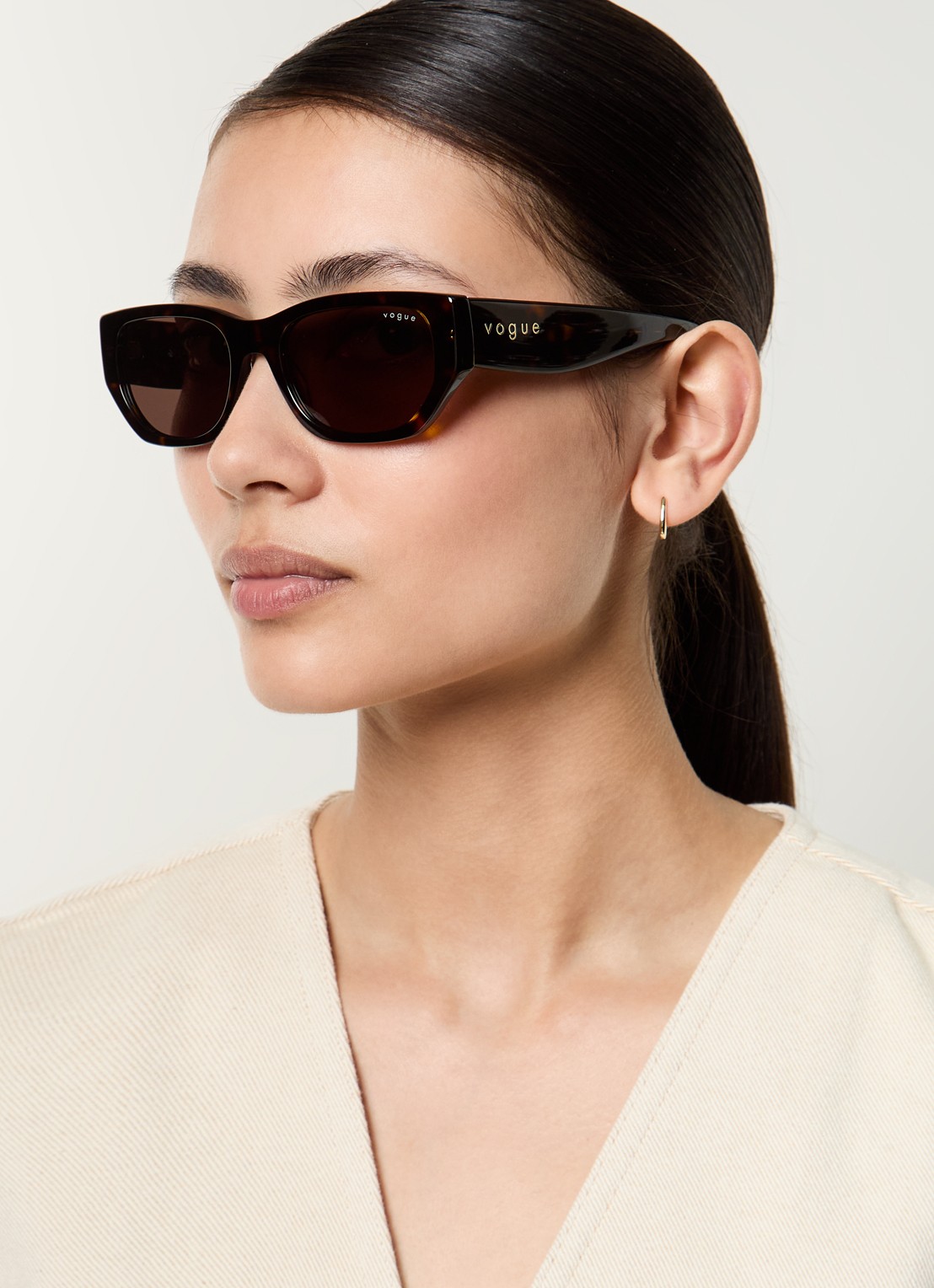 Vogue Retro zonnebril VO5586S - voorkant 2 donkerbruin